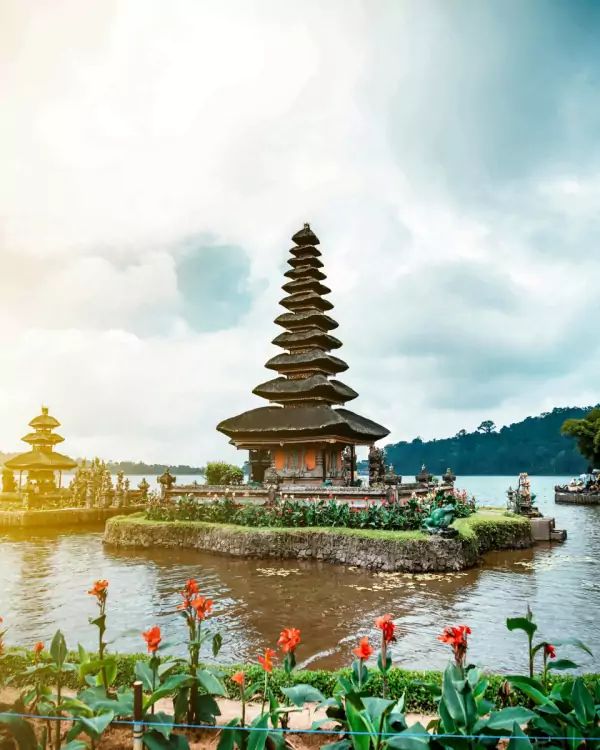 Le temple du lac Bratan à Bali