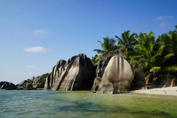 Rochers de granit à La Digue aux Seychelles