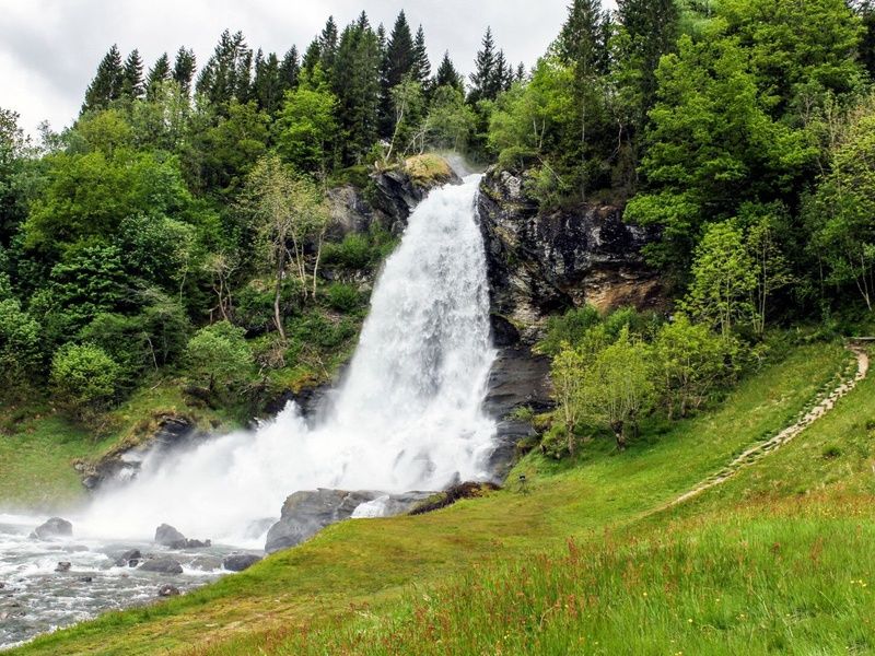 Autotour au coeur des fjords et Trondheim, route atlantique et Molde pas cher photo 3