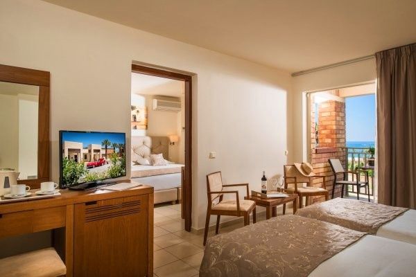 Circuit Au pays de Minos, logement au Bella Beach 5* pas cher photo 22