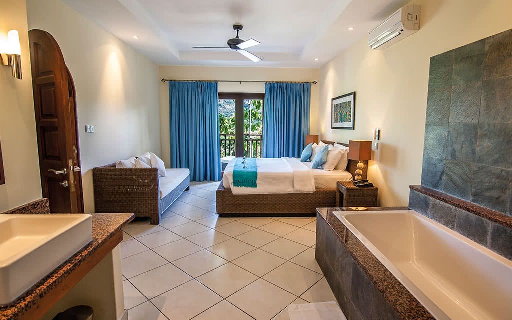 Combiné Mahé Praslin Hôtels Valmer et Coco De Mer 3* pas cher photo 1