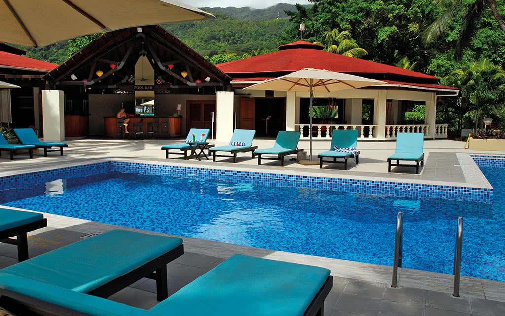COMBINÉ 2 ILES : MAHÉ + PRASLIN Hôtel Berjaya Beau Vallon Bay + Hôtel Le Duc de Praslin et Villas 12 pas cher photo 2