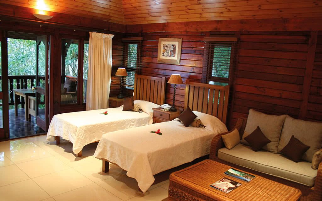 COMBINÉ 2 ILES : MAHÉ + PRASLIN Hôtel Cerf Island Resort + Hôtel Le Duc de Praslin et Villas 12 nuit pas cher photo 1