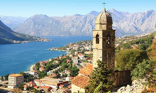 INDISPENSABLE MONTENEGRO pas cher photo 1