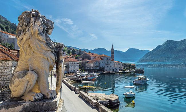INDISPENSABLE MONTENEGRO pas cher photo 4