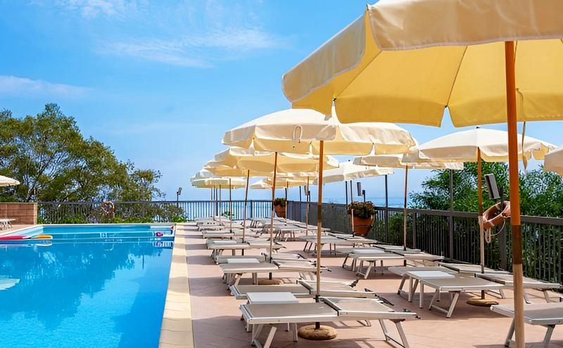 Hôtel Antares 4* pas cher photo 1