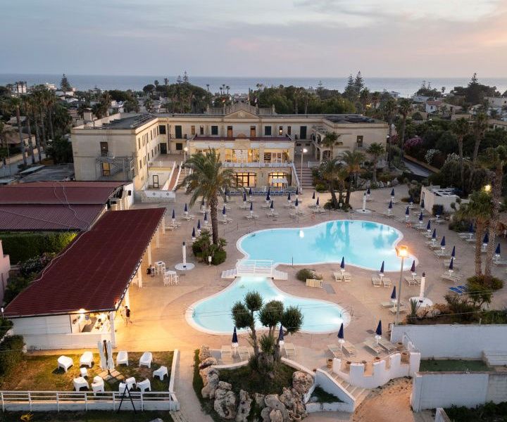 Hôtel Delfino Beach 4* pas cher photo 1