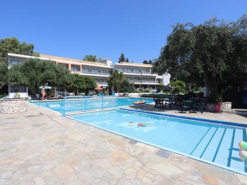 Hôtel Dassia Holiday Club 3* pas cher photo 2