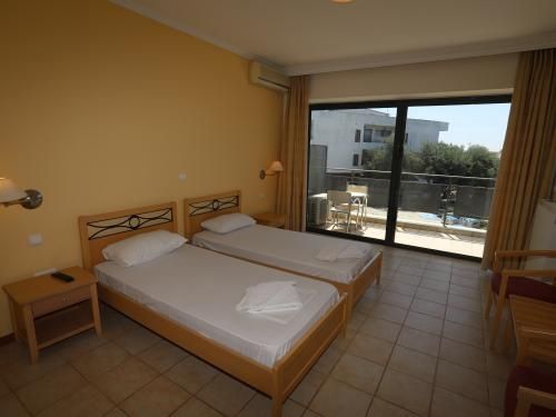 Hôtel Dassia Holiday Club 3* pas cher photo 3