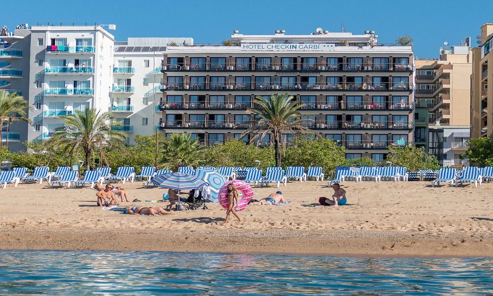 Hôtel Checkin Garbi 3*- Calella pas cher photo 1