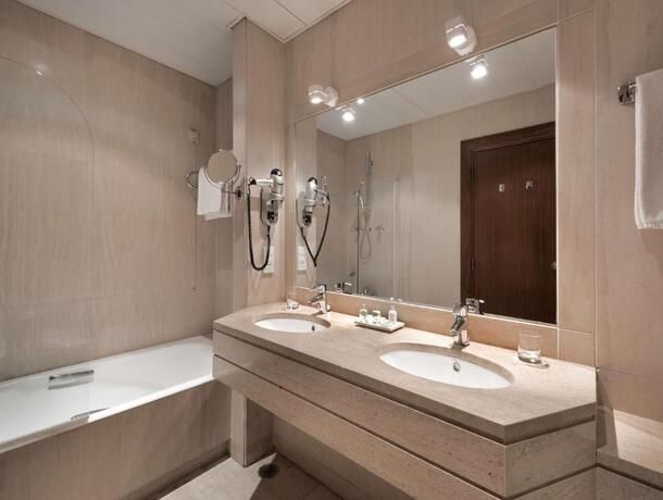 Hôtel NH Campo Grande 4* pas cher photo 3