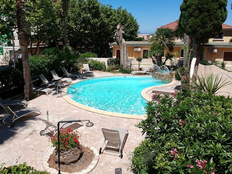 Hôtel Le Splendid 2* ( avec vols réguliers ) pas cher photo 1