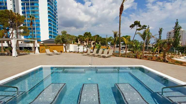 BG Tonga Tower Design Hôtel et Suites 4* pas cher photo 2