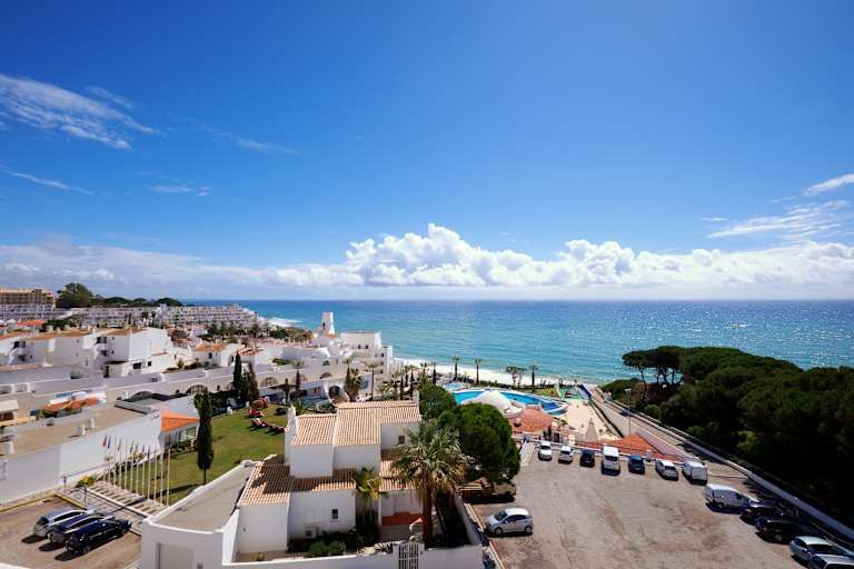 Appart'hôtel Grand Muthu Oura View Beach Club - 5* pas cher photo 1