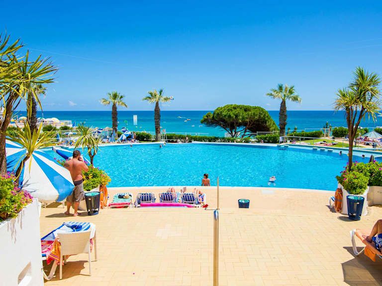 Appart'hôtel Grand Muthu Oura View Beach Club - 5* pas cher photo 3