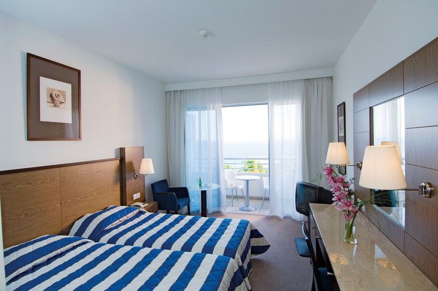 Mediterranean Beach Hotel 4* pas cher