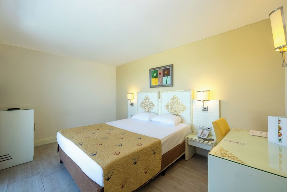 Hôtel Crystal Admiral Resort Suite et Spa 5* pas cher