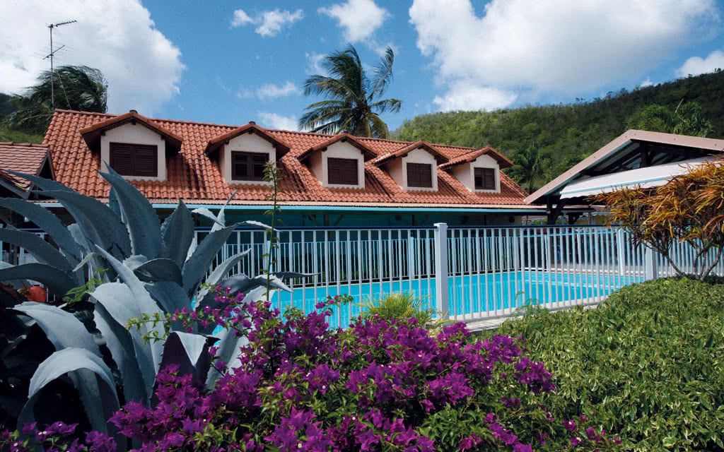 Hôtel L'Anse Bleue 2* avec location de voiture pas cher
