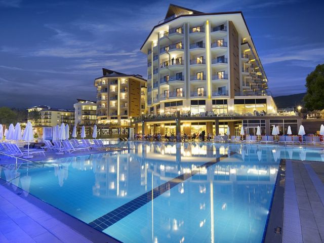 Hôtel Ramada Resort Kusadasi & Golf 5* pas cher
