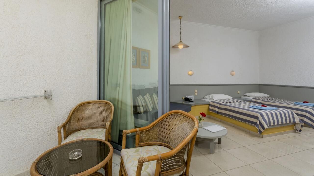 Hôtel Mon French Club Dolphin Bay 4* pas cher photo 2