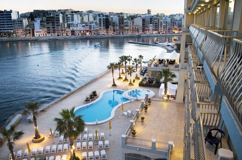 Cavalieri Art 4* pas cher photo 1