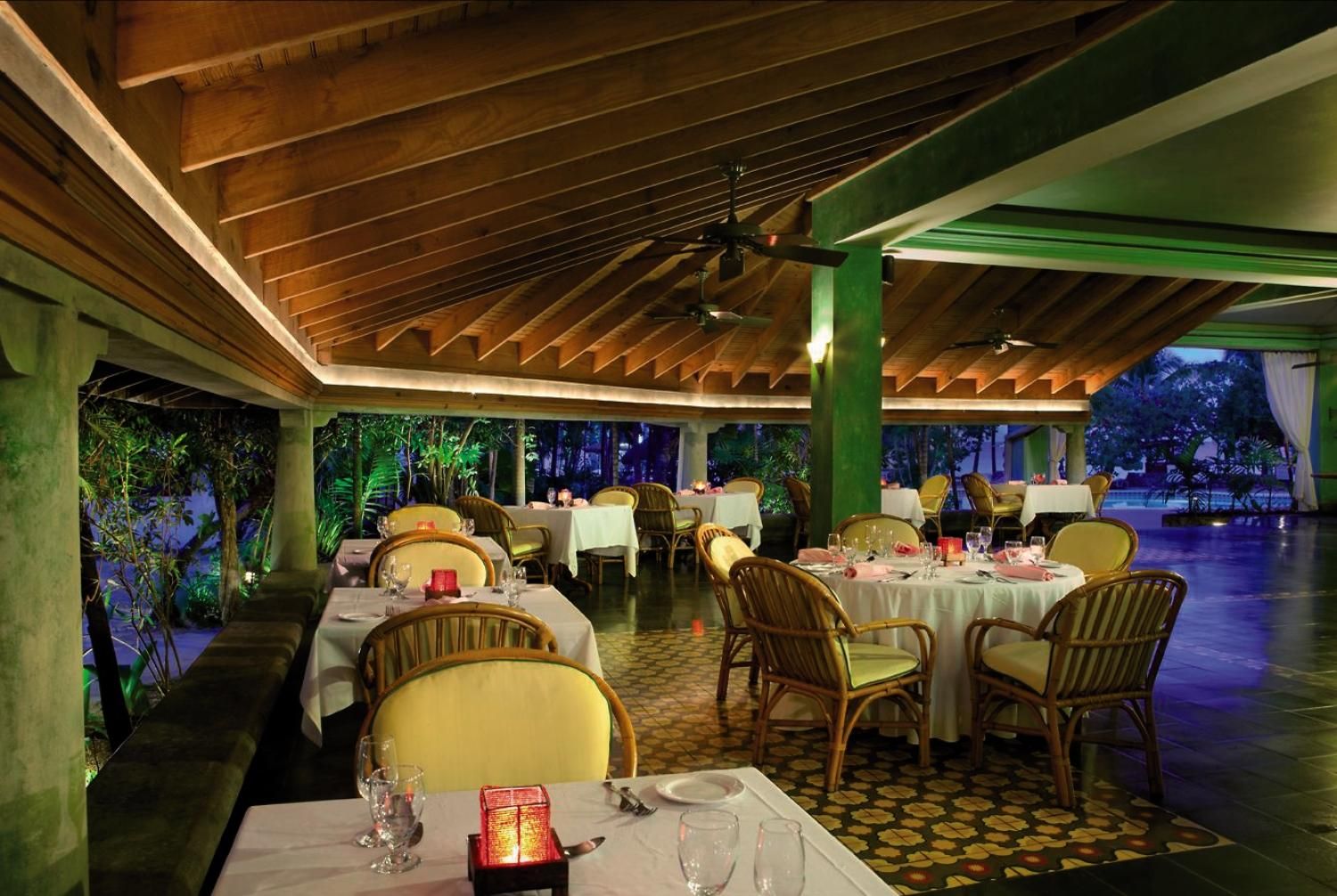 Couples Swept Away 5* pas cher photo 9