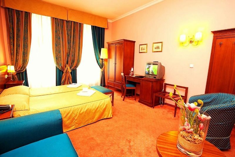 Louis léger 4* pas cher photo 3