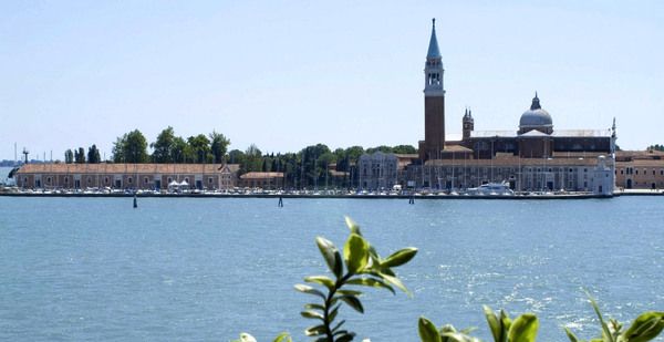 Metropole 5* pas cher photo 1